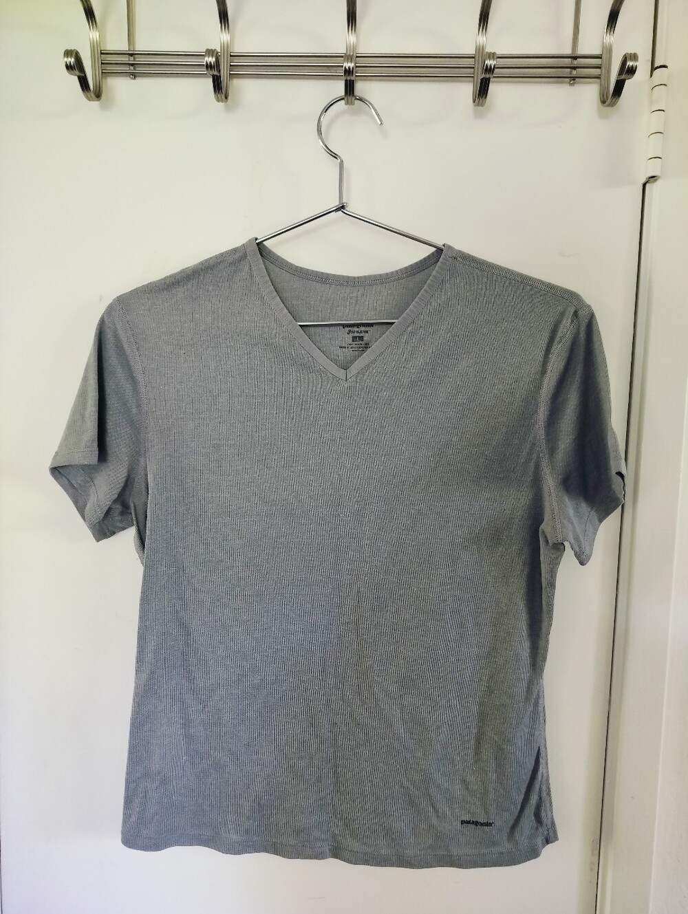 Patagonia Capilene V-Neck Base Layer Shirt Womens L Gray Short Sleeve USA Made